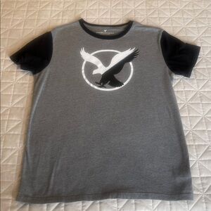 American Eagle Outfitters Gray and Black Short Sleeve Tee